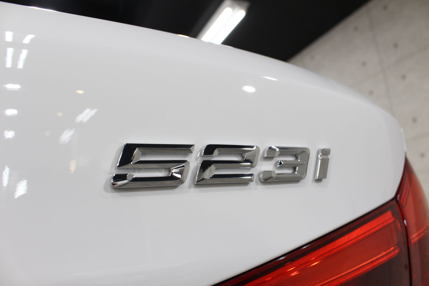 523i-12